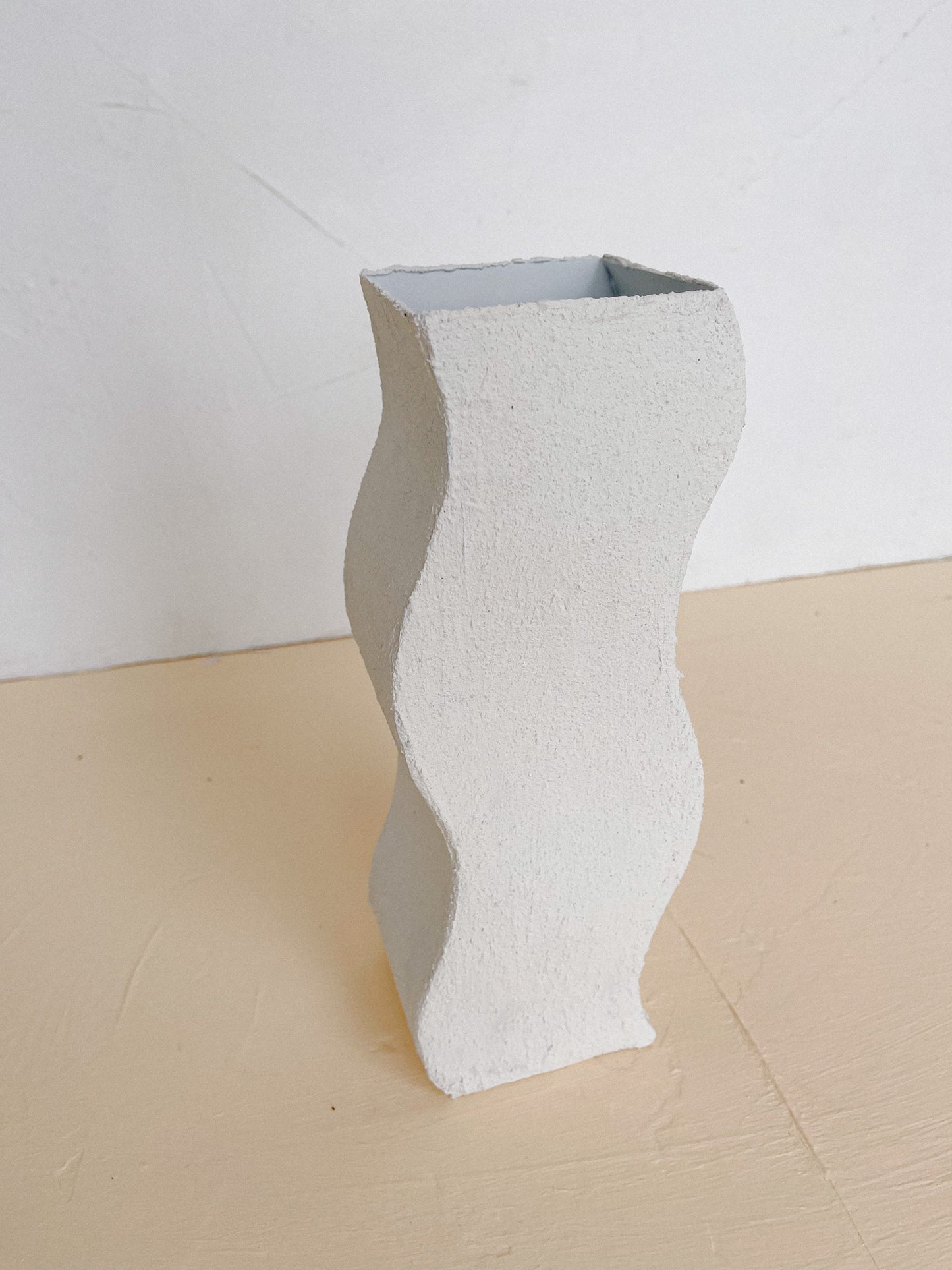 Wavy Vase - White